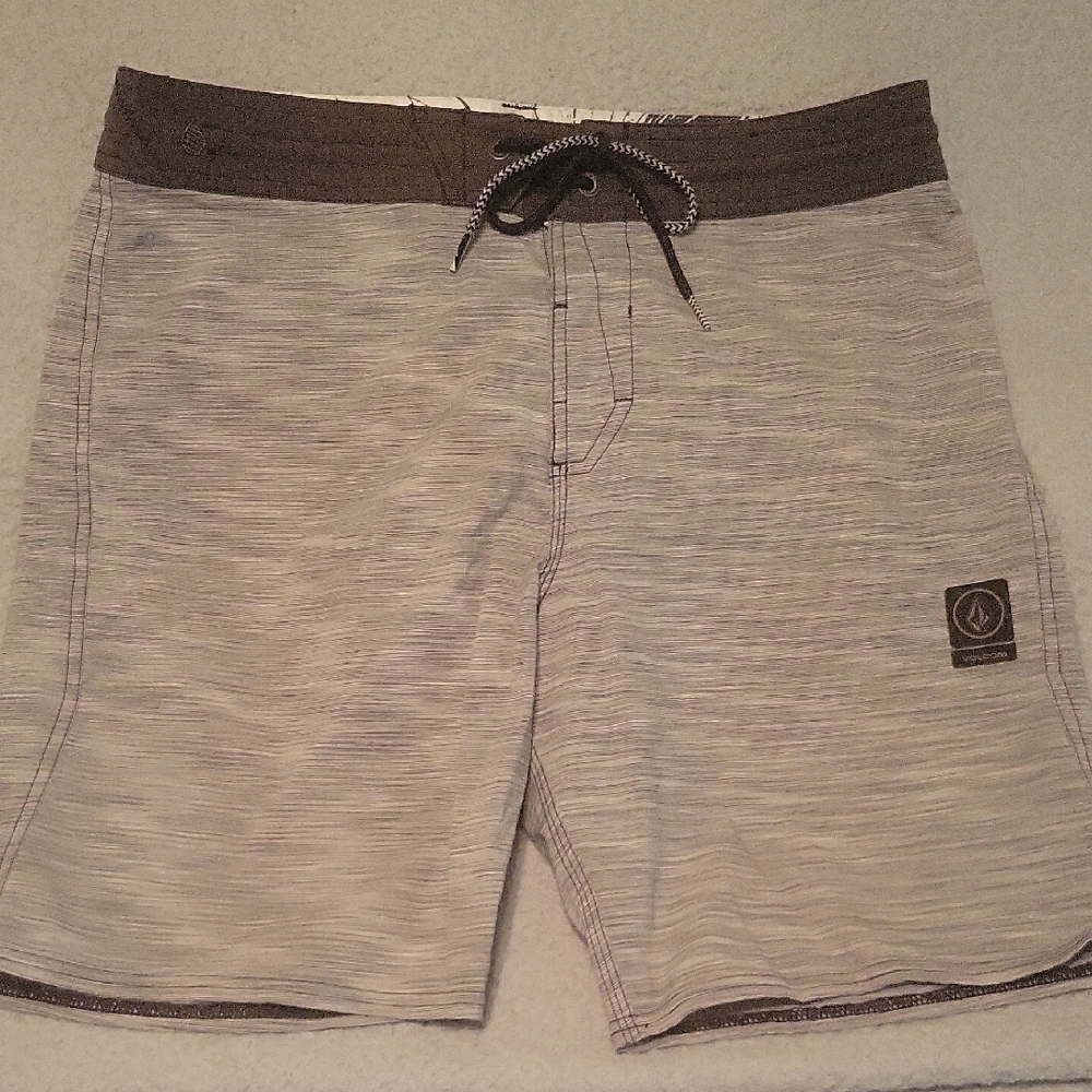 Volcom Men's Textured Gray and Brown Board Shorts
